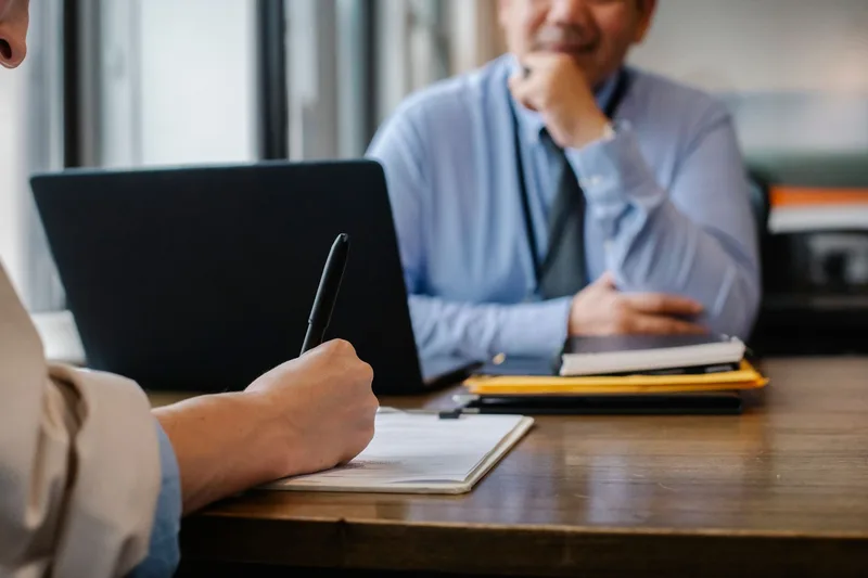 Ecommerce employer reviewing virtual assistant applications on a laptop