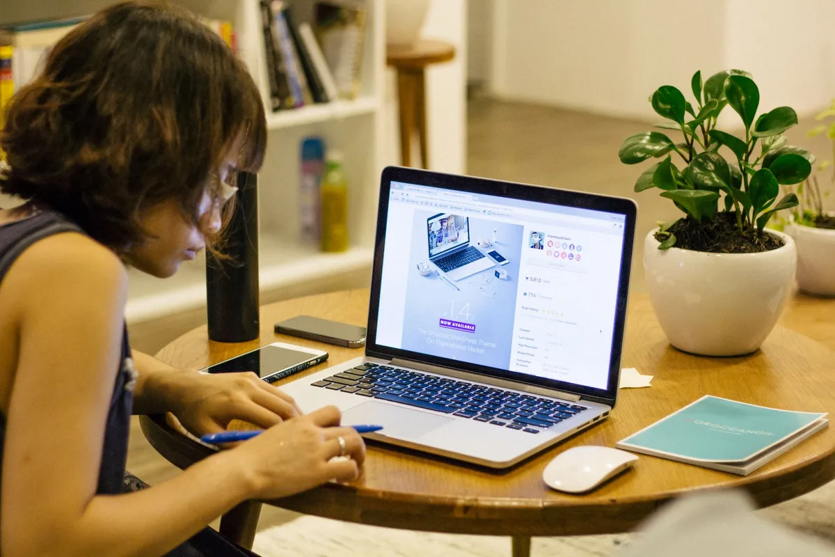 Filipino virtual assistant working from home on a laptop looking for online VA jobs